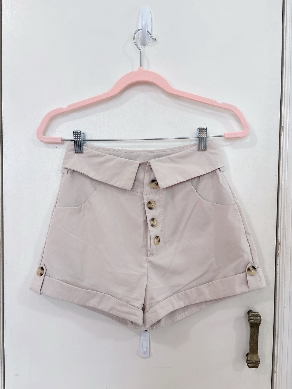 High-Waist Buttoned Shorts in Light Beige